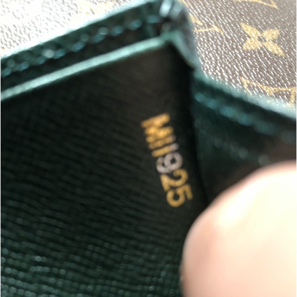 Louis Vuitton Taiga Leather Bifold Wallet Forest Green - Picture 9 of 14